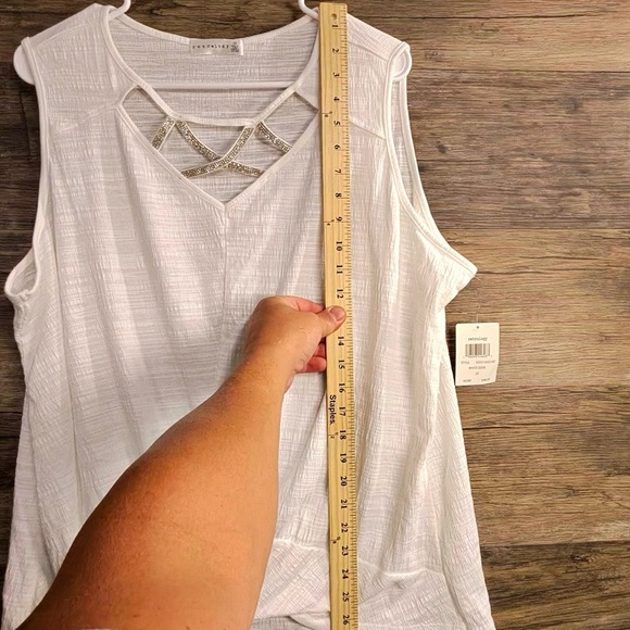 Retrology Elegant White Sleeveless Tank Top with Cutout Design - Picture 1 of 9